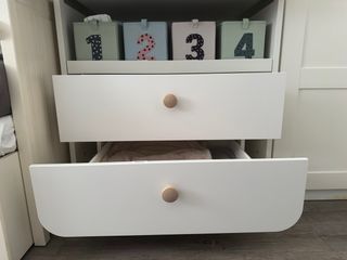 Cuna + cambiador + colchones MYLLRA IKEA