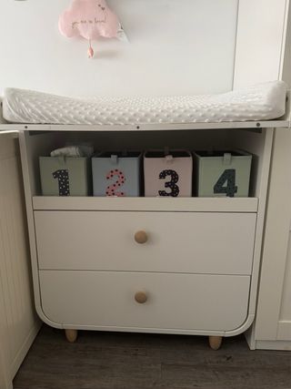 Cuna + cambiador + colchones MYLLRA IKEA