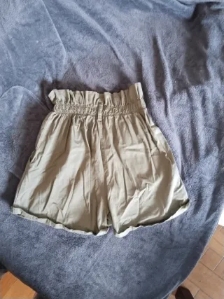 Pantalón corto verde militar Talla XS