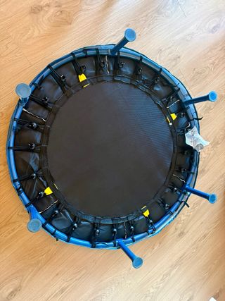 Cama elástica infantil con diseño divertido