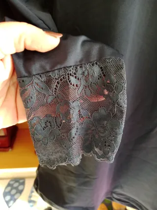 Camiseta interior azul oscuro con encaje