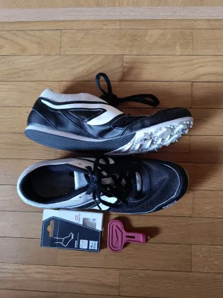 Zapatillas Clavos Atletismo Negras Blancas