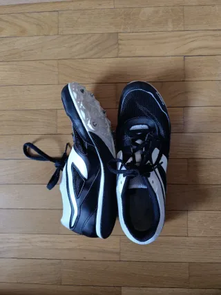 Zapatillas Clavos Atletismo Negras Blancas