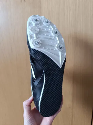 Zapatillas Clavos Atletismo Negras Blancas