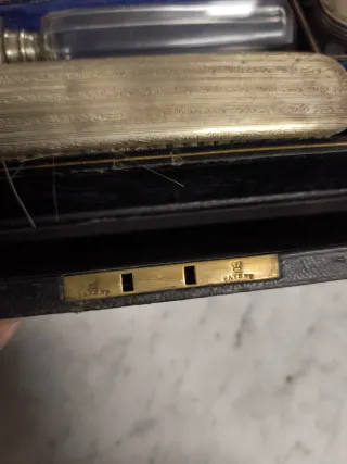 Antigua caja tocador de viaje