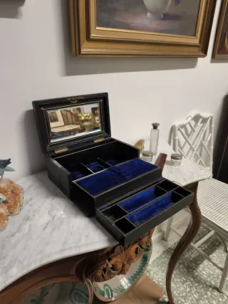 Antigua caja tocador de viaje