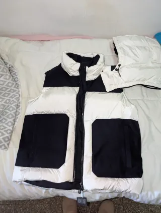 Chaleco acolchado Emporio Armani con capucha