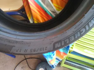 1 Neumáticos Michelin 215/55/17. 94w