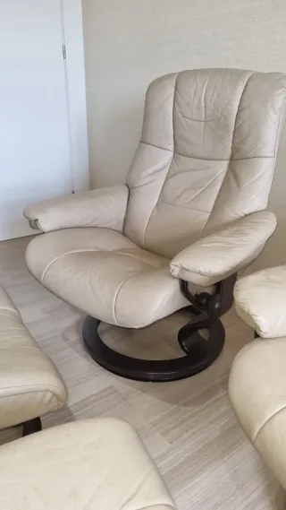 Sillones Relax Cuero Beige con Reposapiés