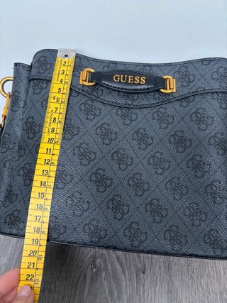 Bolso bandolera Guess negro y dorado
