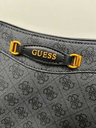 Bolso bandolera Guess negro y dorado