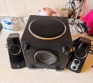 Altavoces Logitech con Subwoofer