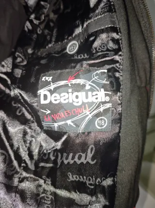Chaqueta Desigual Negra con Capucha