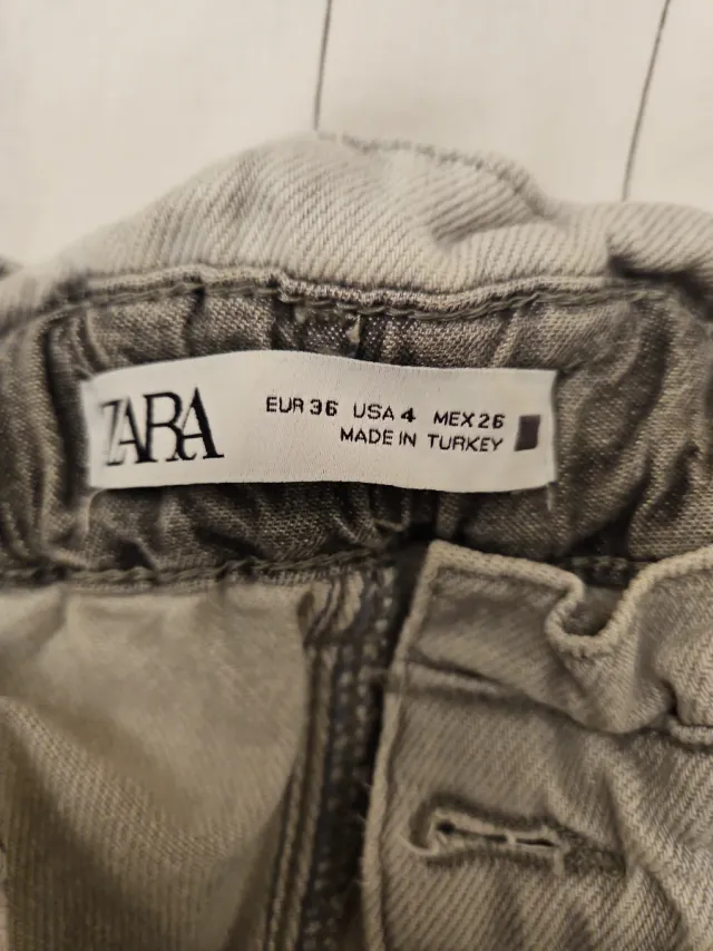 Pantalones grises de tiro alto