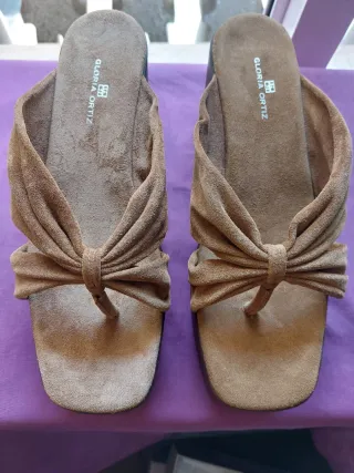 Sandalia zueco Gloria Ortiz beige/marrón