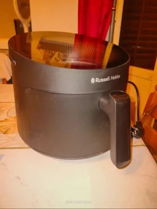 Friggitrice ad aria Russell Hobbs con vetro