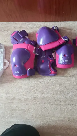 Patines en línea rosas y azul oscuro