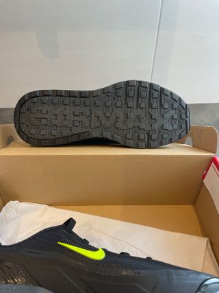 Zapatillas Nike Air Max Talla 45 Negras y Amarilla