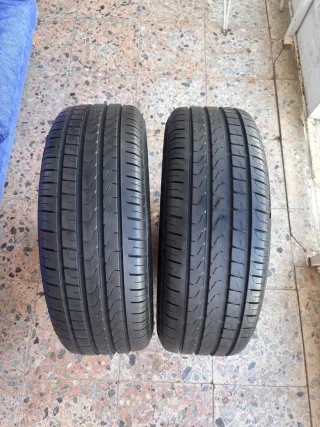Llanta de chapa 16" Ford con neumáticos Pirelli