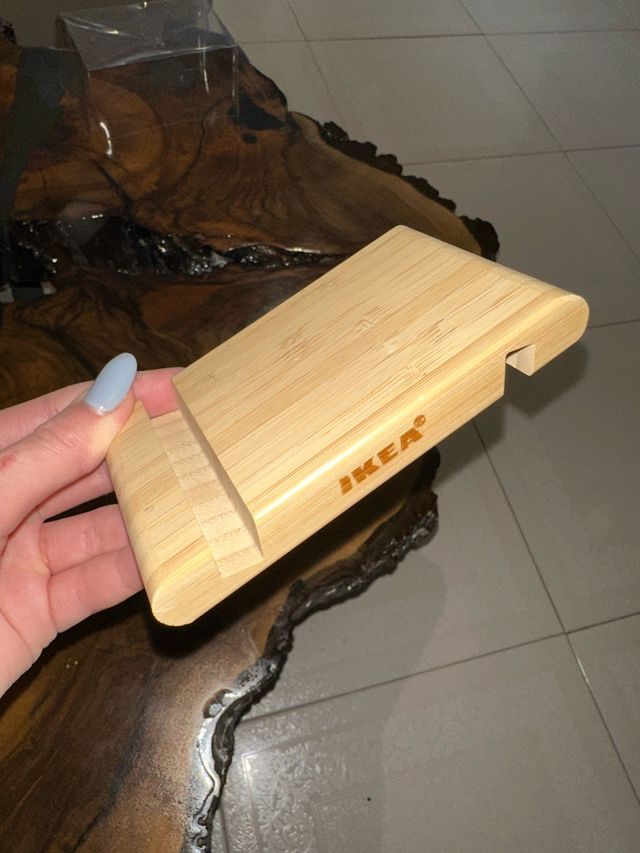 Soporte móvil madera IKEA