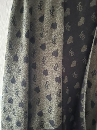 Poncho con estampado de corazones