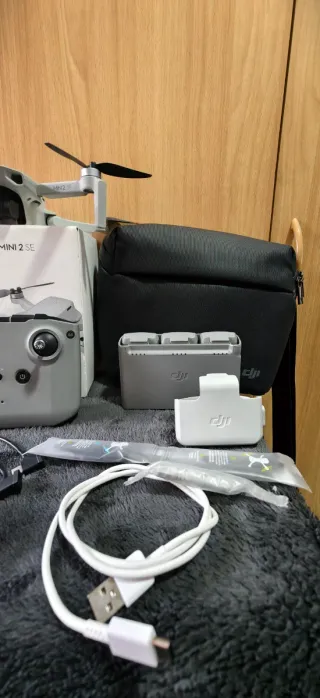 DJI Mini 2 SE Fly More Combo