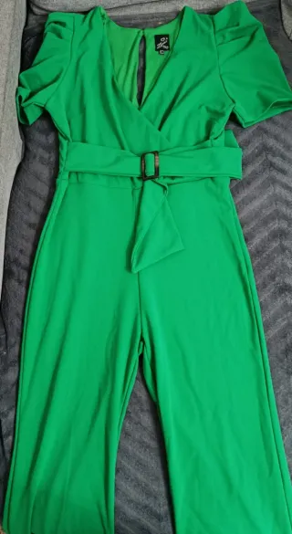 Enterizo verde con cinturón