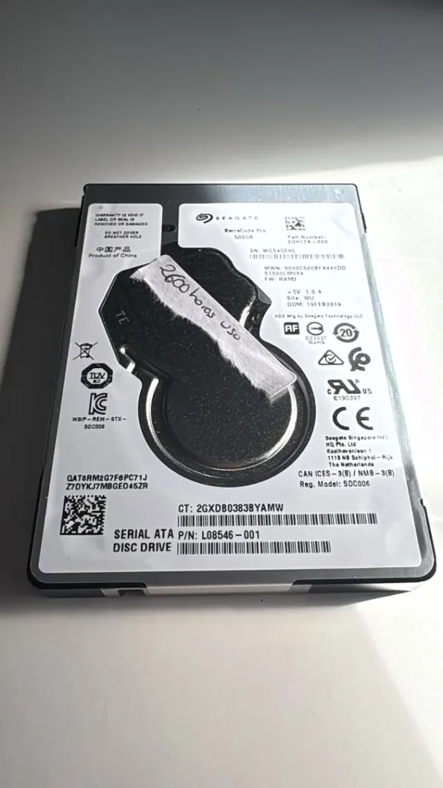 Disco duro HDD 2.5” 500gb 2600 horas de uso.