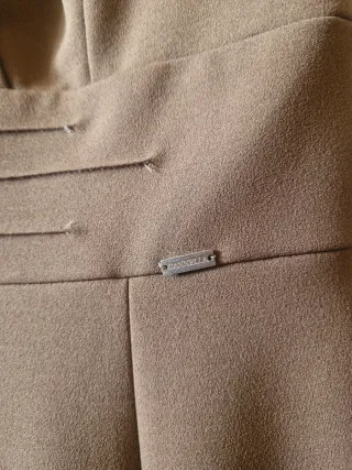 Vestito elegante marrone