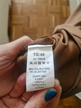 Vestito elegante marrone