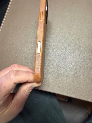 Funda iPhone 16 Pro Max Magnéticacuero nueva 30€