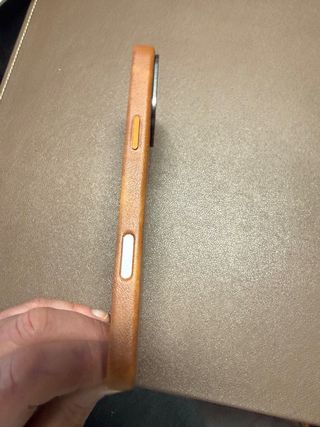 Funda iPhone 16 Pro Max Magnéticacuero nueva 30€