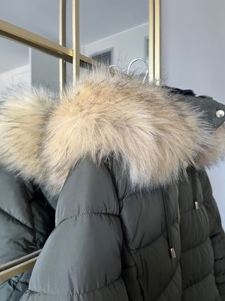 Plumífero Zara con capucha y pelo