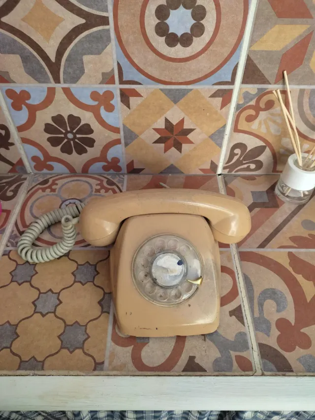 Telefono vintage beige