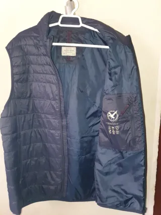 Chaleco Essentials Azul Talla XXL.