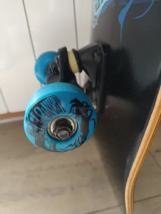 Skate Negro Diseño Rayo Azul