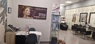 Alquilo espacio para hacer uñas en una peluquería