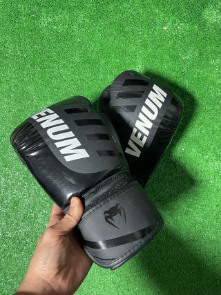 Guantes de Boxeo Venum 12 oz Negros