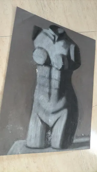 Dibujo antiguo carboncillo torso femenino