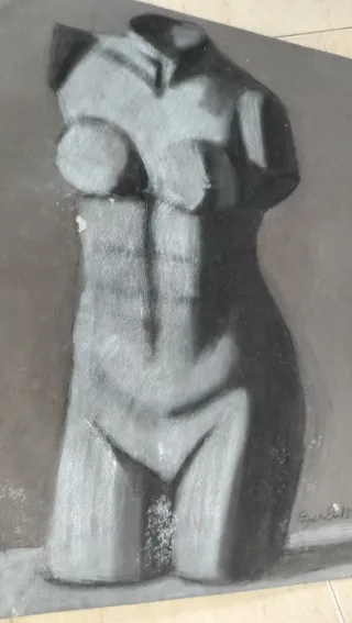 Dibujo antiguo carboncillo torso femenino