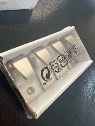 Colgadores metálicos plateados dos cajas