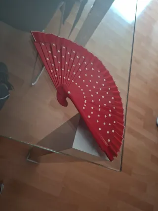 Abanico rojo pequeño