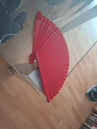 Abanico rojo pequeño
