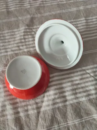 Azucarero de porcelana rojo y blanco