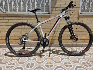 MTB Merida Big Nine40 Blanca y roja.Talla M.17"