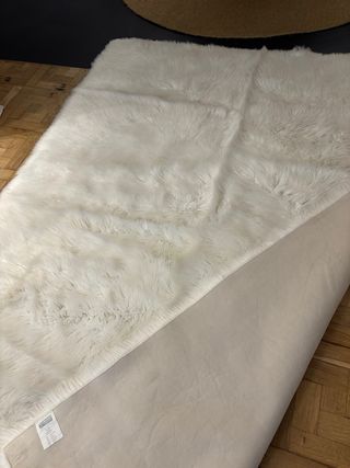 Tappeto bianco rettangolare a pelo lungo