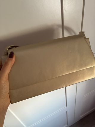 Bolso de mano dorado