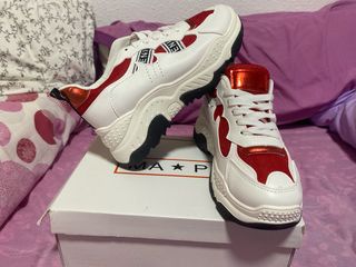 Zapatillas deportivas FEN blancas y rojas