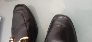 Mocasines negros mujer con detalle dorado