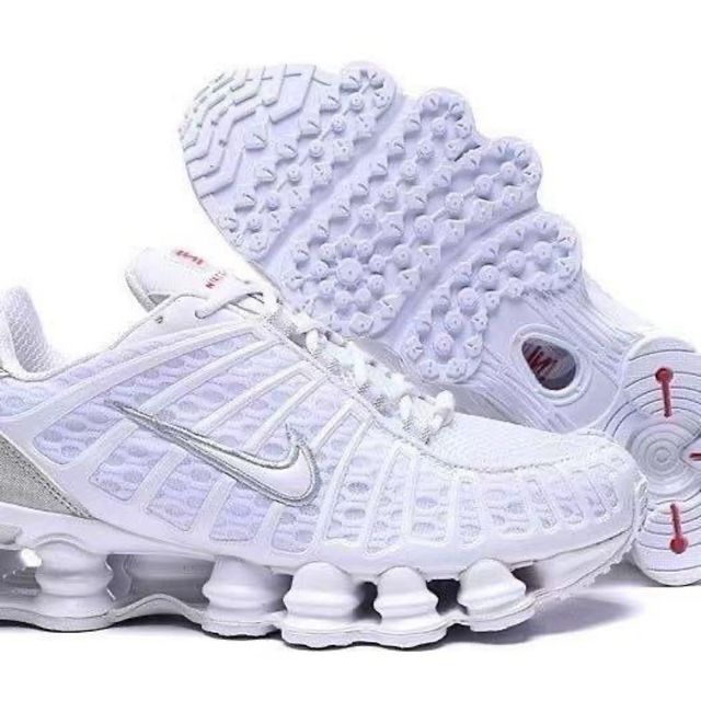 Zapatillas Nike Shox Blancas y Plateadas